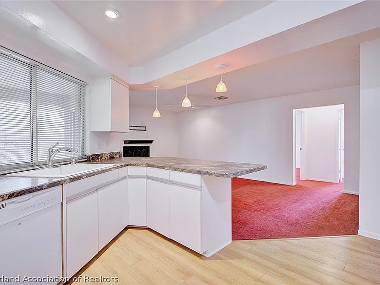 1602 Carrington Ave — Photo 13