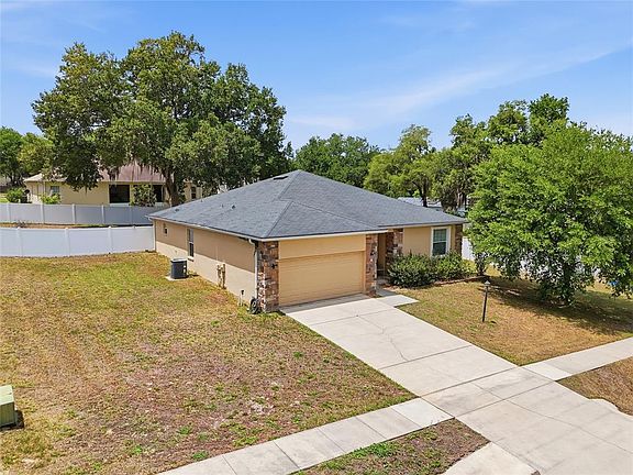 2nd image of 306 Stonepoint Ln