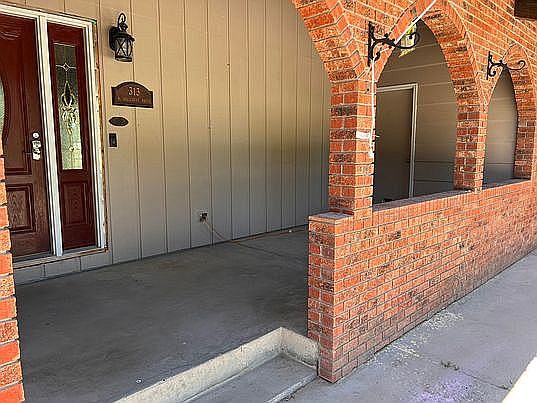 4th image of 313 N Hillcrest Dr