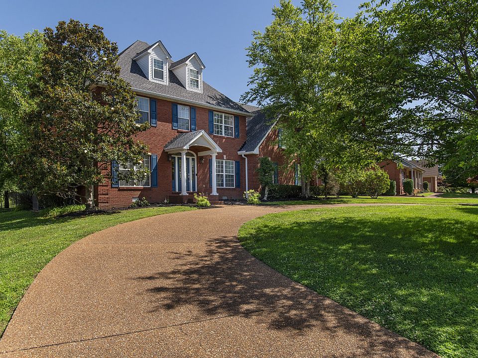 1st image of 146 Woodlake Dr