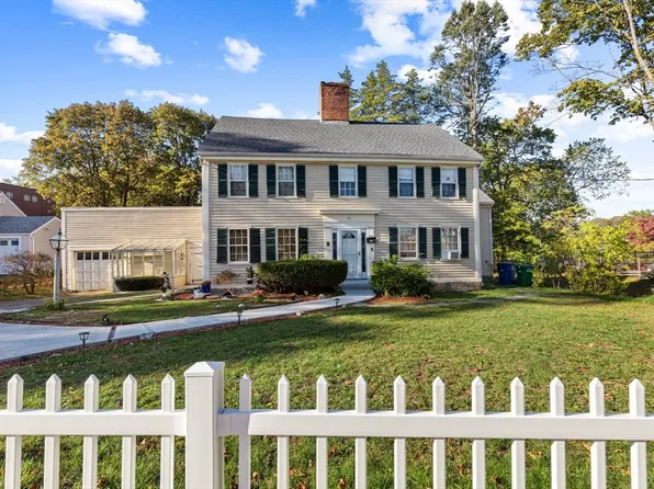 52 Salem St, Reading, MA 01867