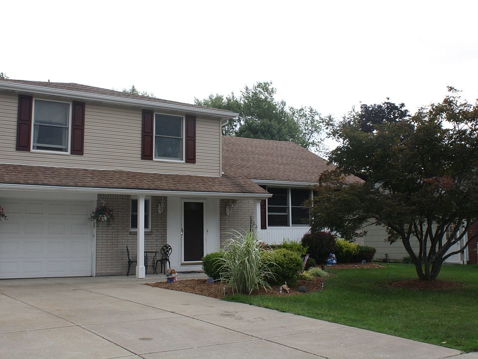 1st image of 135 Lowell Ln