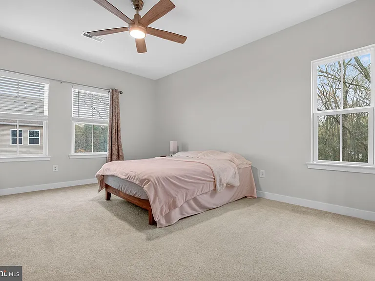 54 Sidney Ln — Photo 26