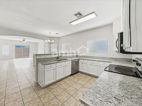 4th image of 124 E Calle Puente Azul