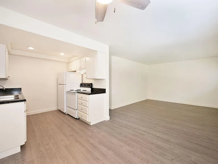 Elan Carlsbad Shores — Photo 11
