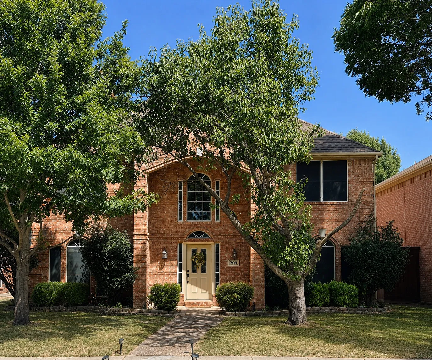 4 bed, 2.5 bath, 2155 sqft, $2,550 — Photo 2