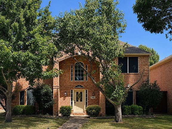 2nd image of 709 Ridgemont Dr