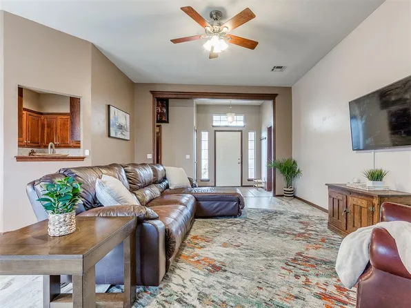 11712 SW 7th St, Yukon, OK 73099