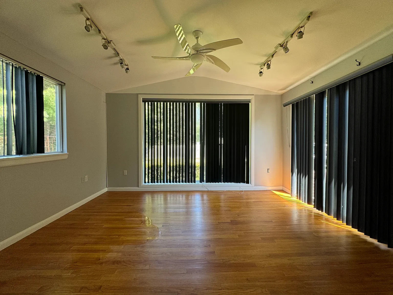 5 bed, 3100 sqft, $3,655 — Photo 4
