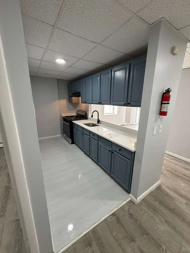 3 bed, $1,950 — Photo 1