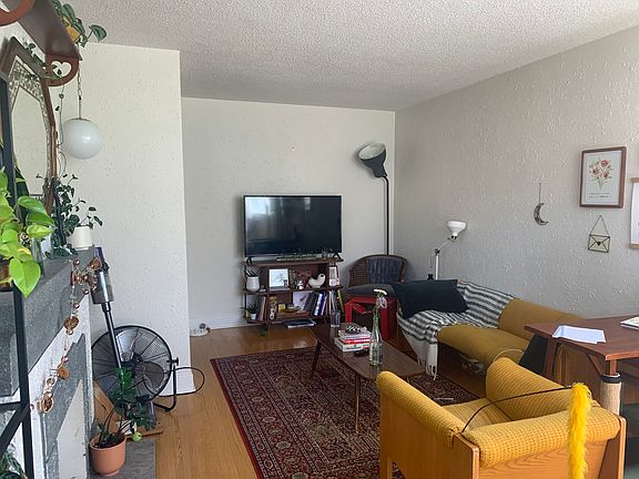 4th image of 10923 124th St NW #1