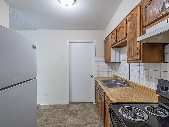 3rd image of 1313 East St