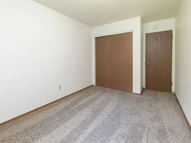 Fargo, ND Islander Apartments | Bedroom