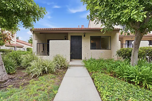 18136 Oxnard St #39 Photo 1
