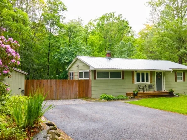 3 Pine Dr, Hampton Twp., NJ 07860