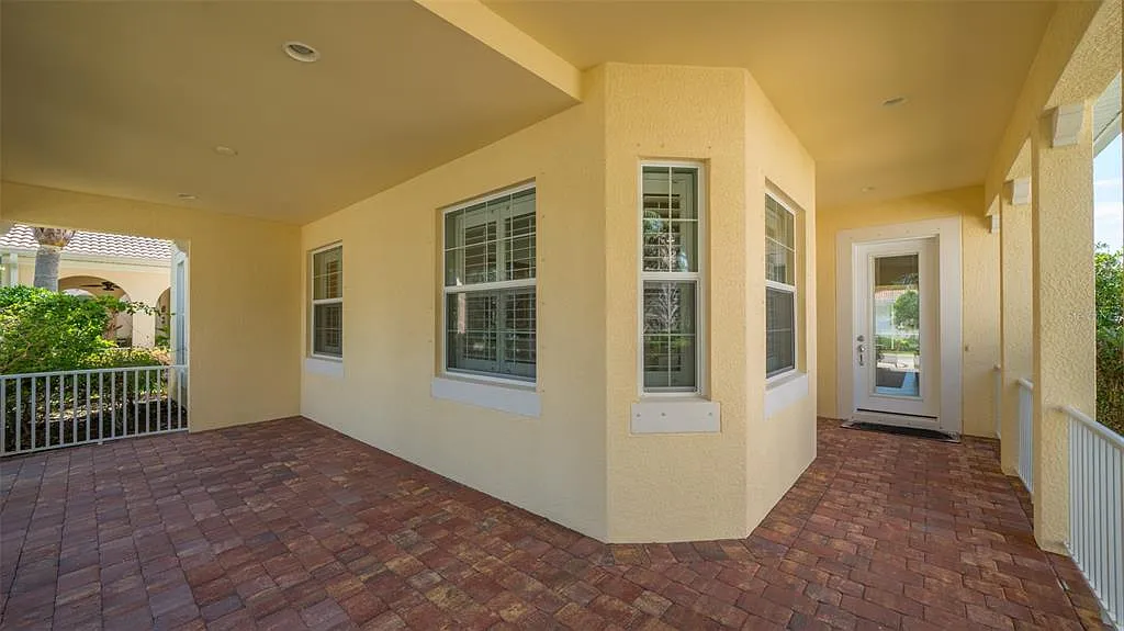 3 bed, 2.0 bath, 1764 sqft, $6,000 — Photo 4