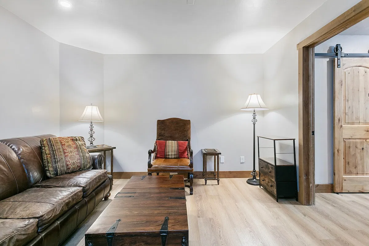 2 bed, 945 sqft, $3,200 — Photo 3