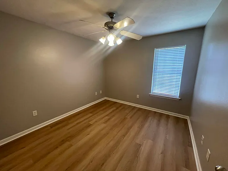 805 Brownstone Dr — Photo 12
