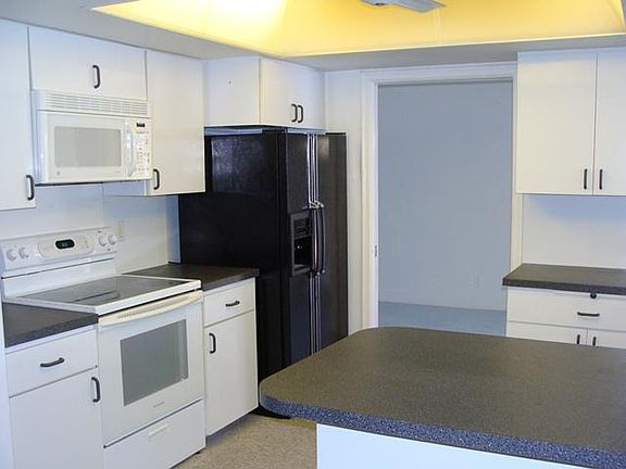 5th image of 920 SW 11th Ter