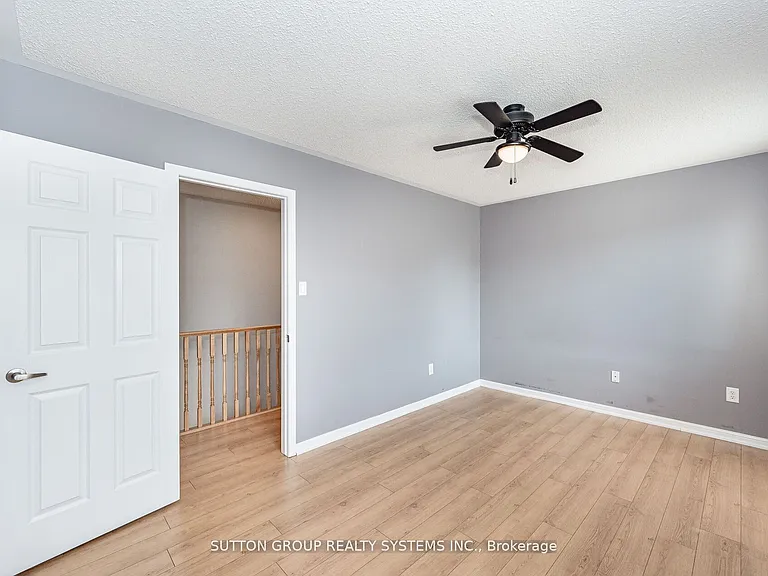 1152 Riddell Cres — Photo 21