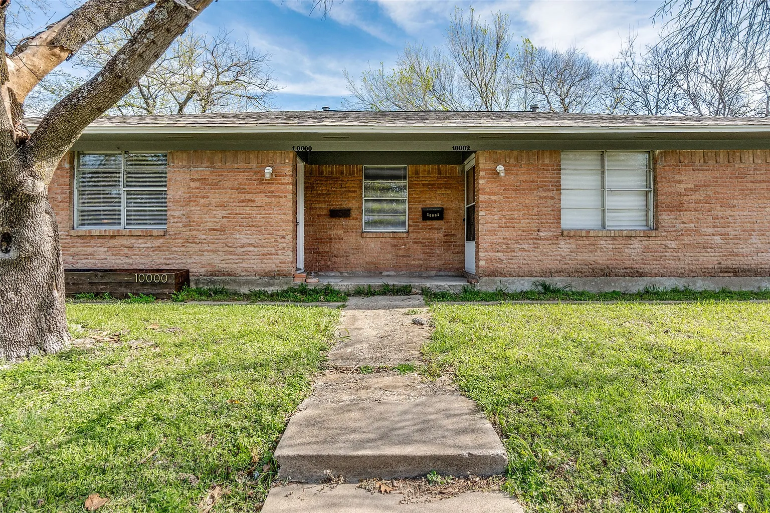 10000 Olmos Dr photo 1