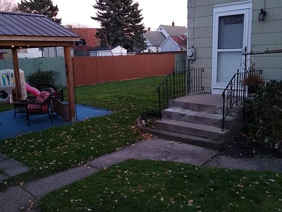 Front of house side yard..and shelter
