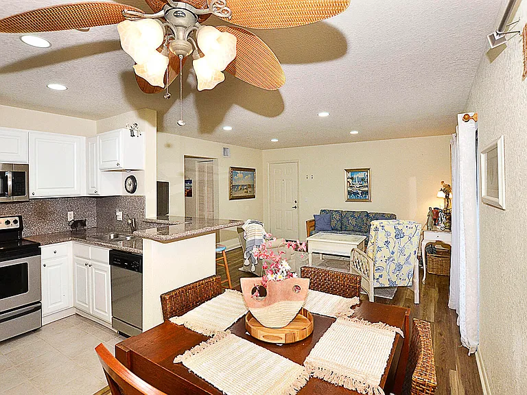 1135 3rd Ave #101 — Photo 4