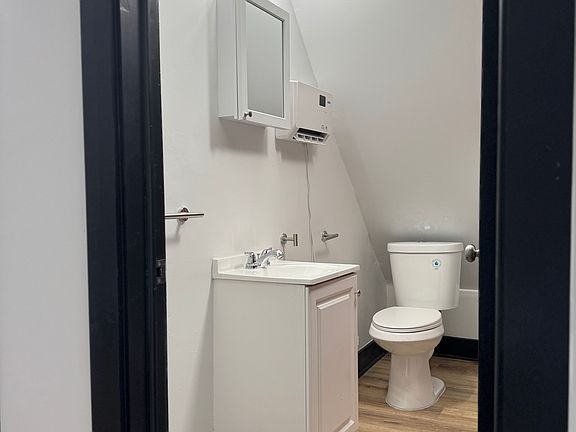 5th image of 823 Richards Ave #3