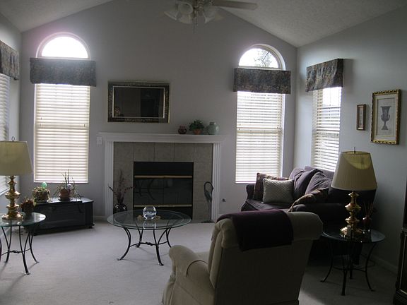 2nd image of 25 Autumn Woods Dr