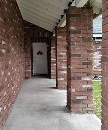 4th image of 228 E Oak Hill St
