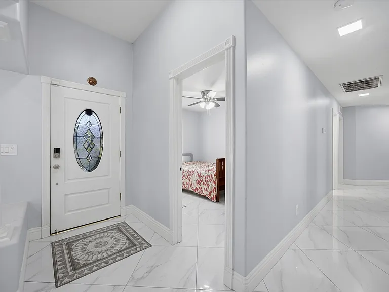 10721 Loughton Ave — Photo 14