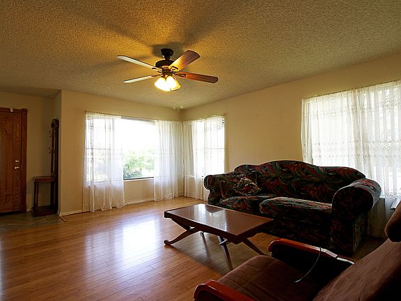 5th image of 16095 Jackson Dr