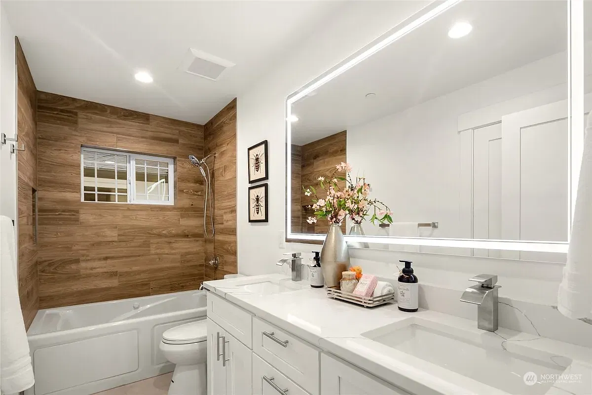 6 bed, 5.5 bath, 4180 sqft, $945 — Photo 2