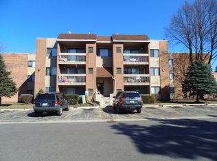 1371 E Ports O Call Dr APT 1W, Palatine, IL 60074