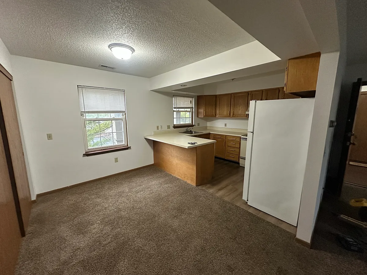 Building Photo - 920 Hilltop Ln #301