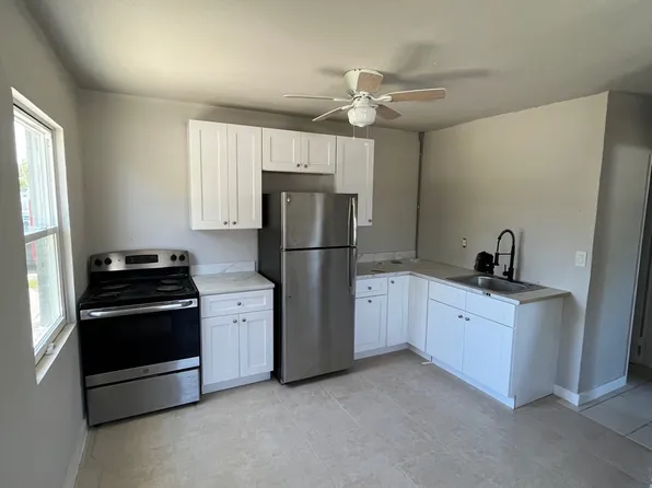 472 Church St, Nokomis, FL 34275