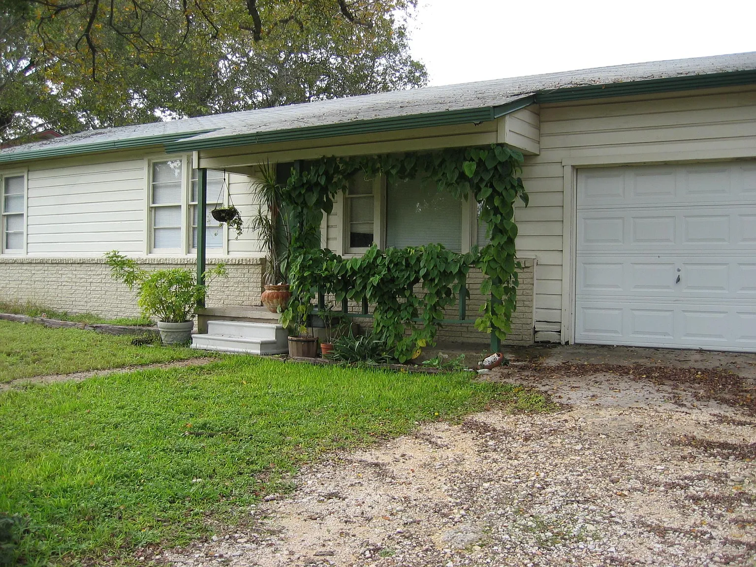 3 bed, 1100 sqft, $1,675 — Photo 1