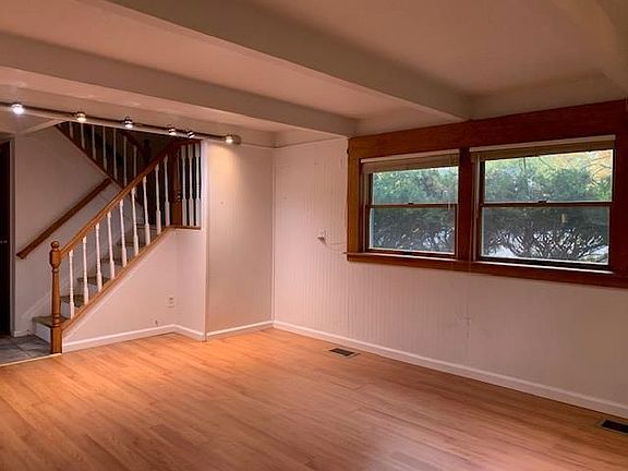 3rd image of 12 Badger Ln