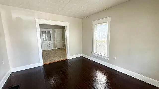 4 bed, 1.5 bath, 1904 sqft, $1,585 — Photo 3
