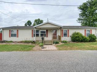 904 S 1st St, Boonville, IN 47601
