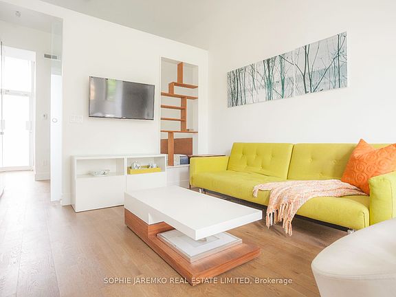 4th image of 171 Carlton St #1