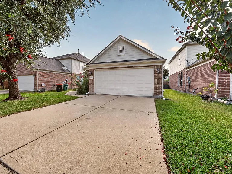 15506 Fir Woods Ln — Photo 2