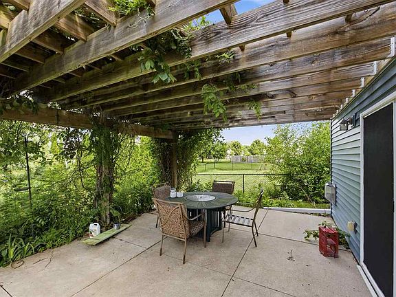 3rd image of 2643 Whispering Meadow Dr