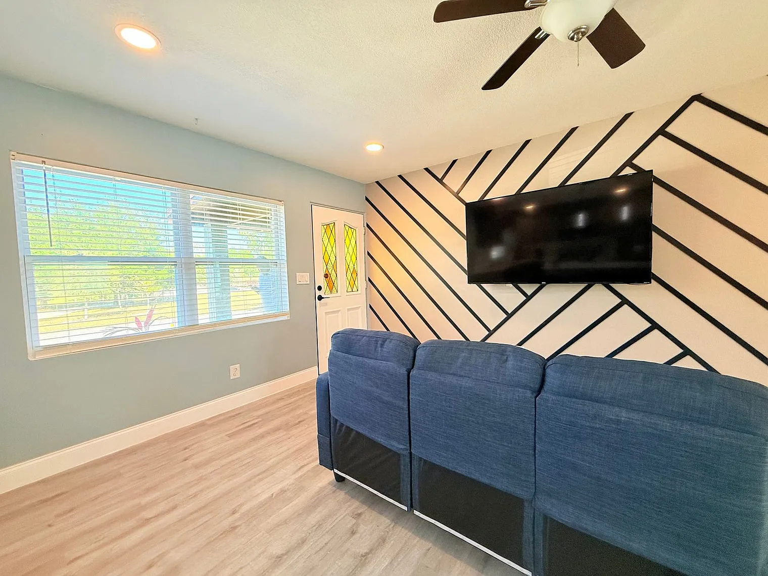 3 bed, 2.0 bath, 1442 sqft, $4,388 — Photo 2