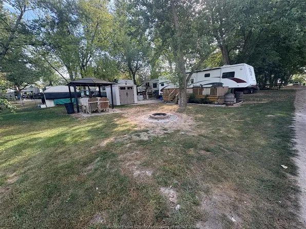 33 Chestnut St, Leamington, ON N8H 3K4