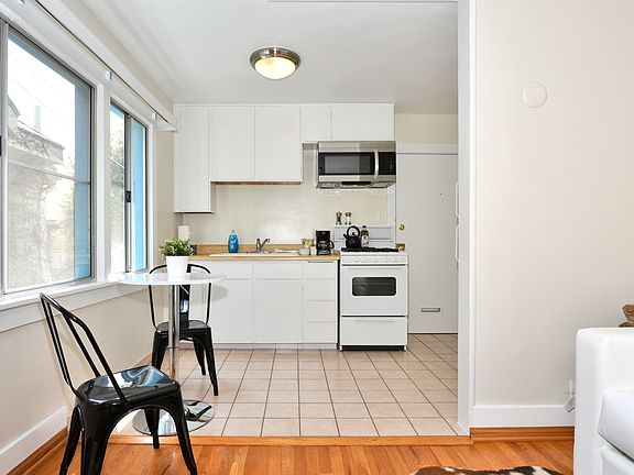 3rd image of 16 Clubhouse Ave APT 7