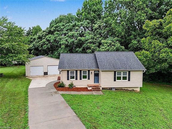 3rd image of 225 Meadow Trl