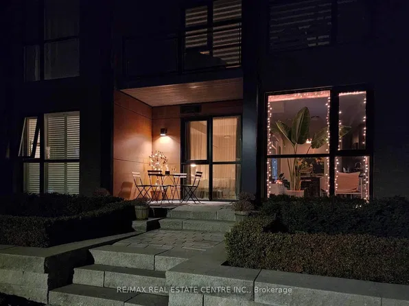 150 Sabina Dr #106, Oakville, ON L6H 0W3