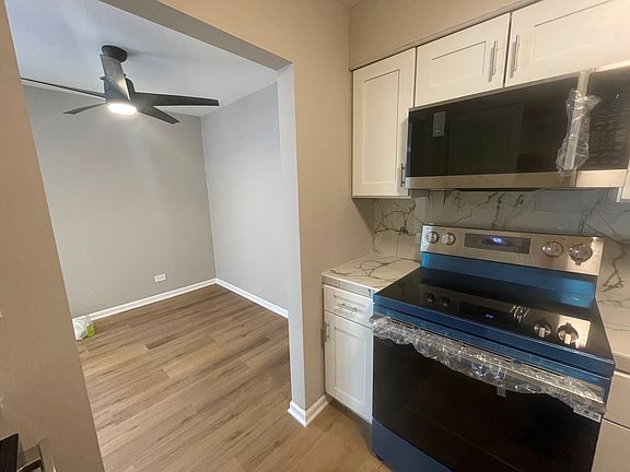 5th image of 1045 S Evergreen Ave #107