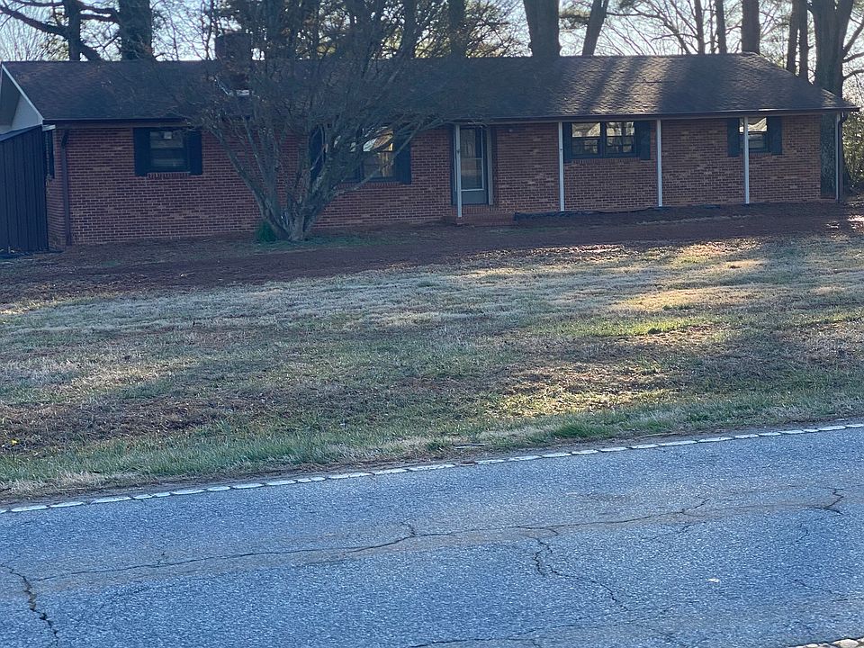 front view from
Woodleaf RD